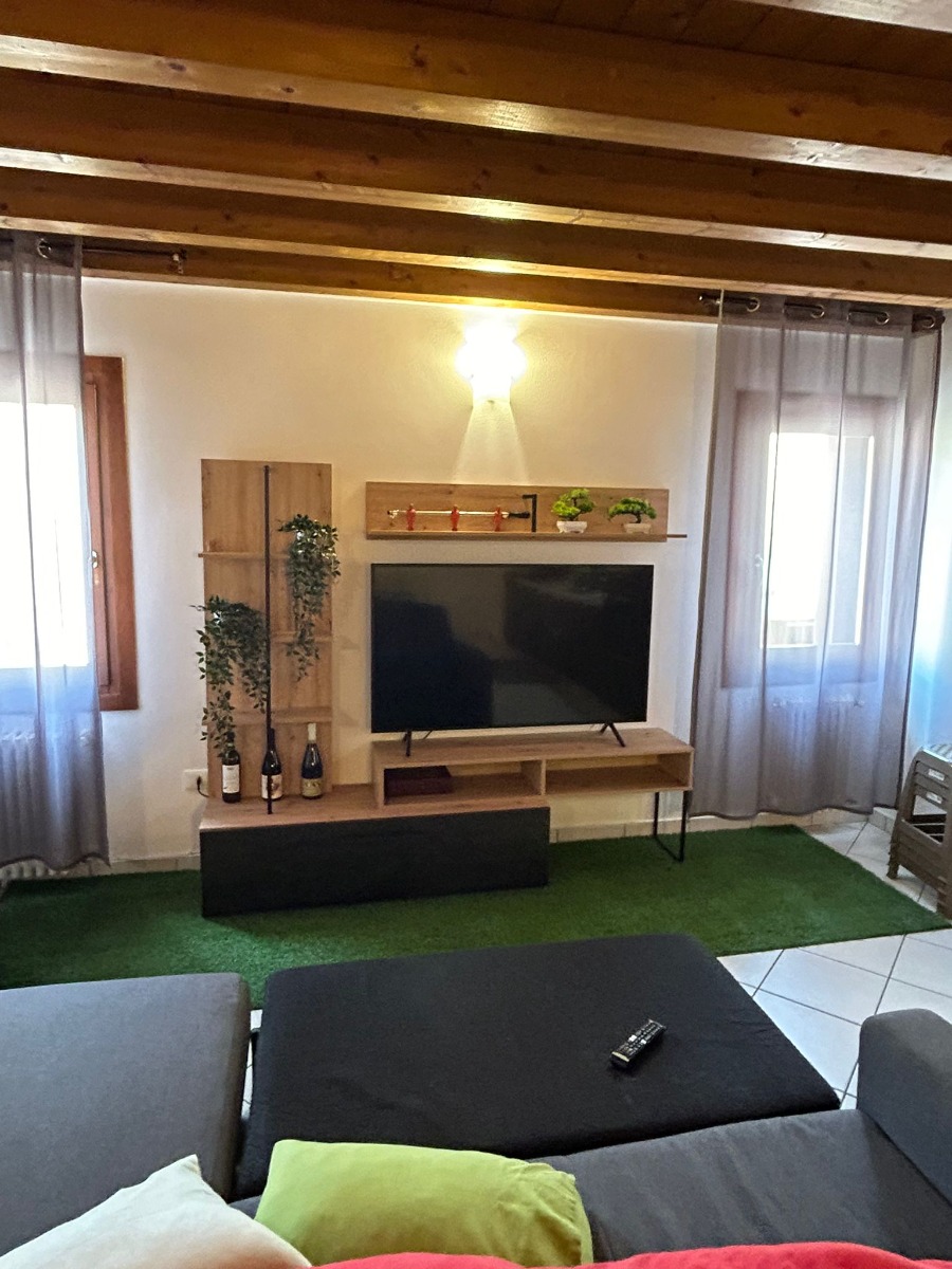 Conveniente Parete moderna con ribalta e libreria, finitura Rovere 