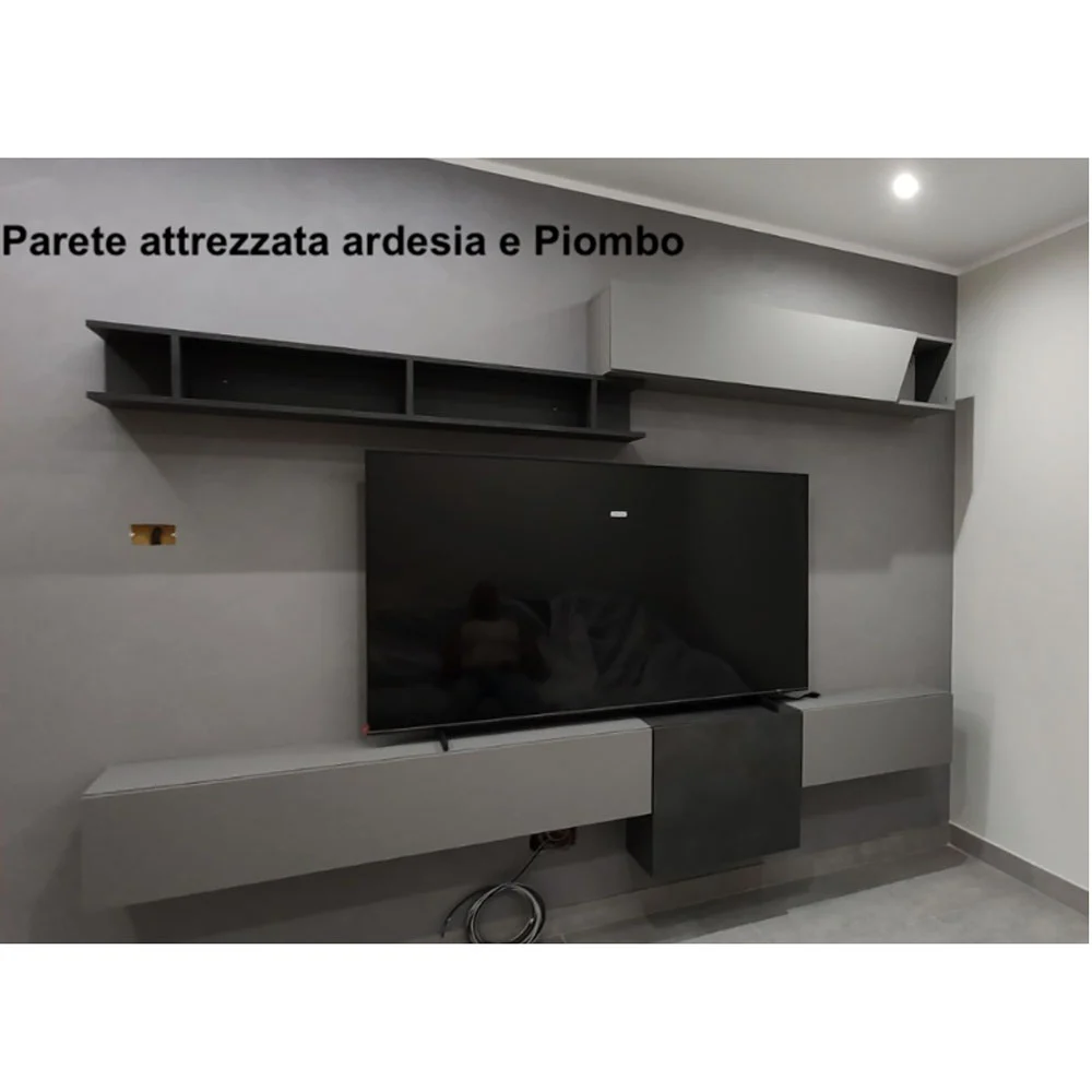 parete cashmere e grigia sospesa