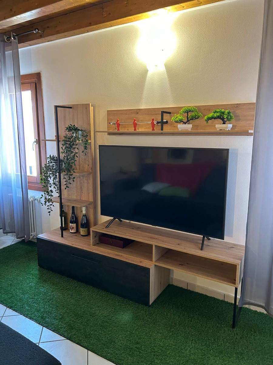 Conveniente Parete moderna con ribalta e libreria, finitura Rovere 