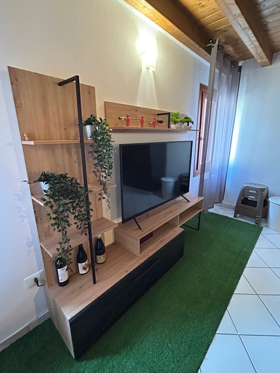 Conveniente Parete moderna con ribalta e libreria, finitura Rovere 