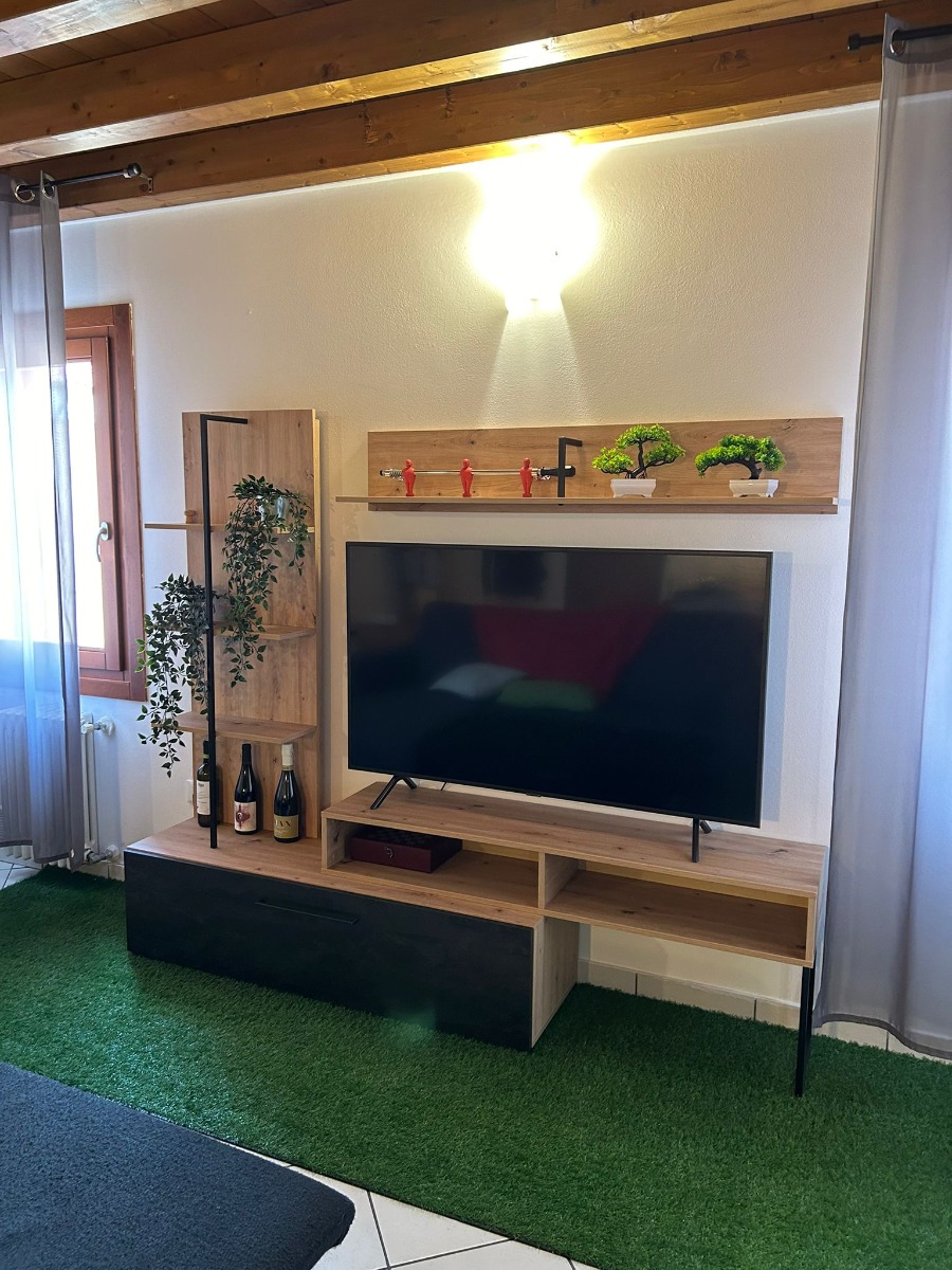 Conveniente Parete moderna con ribalta e libreria, finitura Rovere 