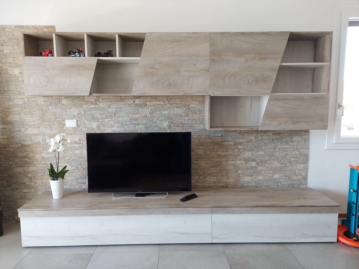 Parete attrezzata personalizzabile, finitura Quercia e Rovere sbiancato