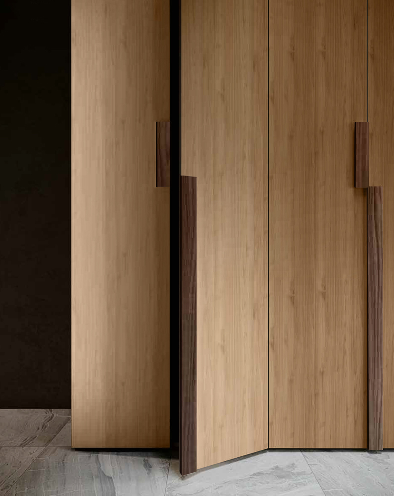 Armadio scontato a 6 ante battenti in finitura Noce biondo