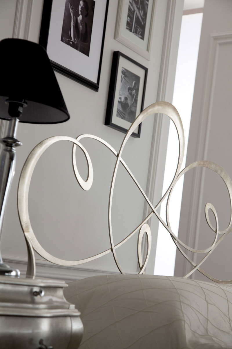 Letto matrimoniale grigio polvere in ferro