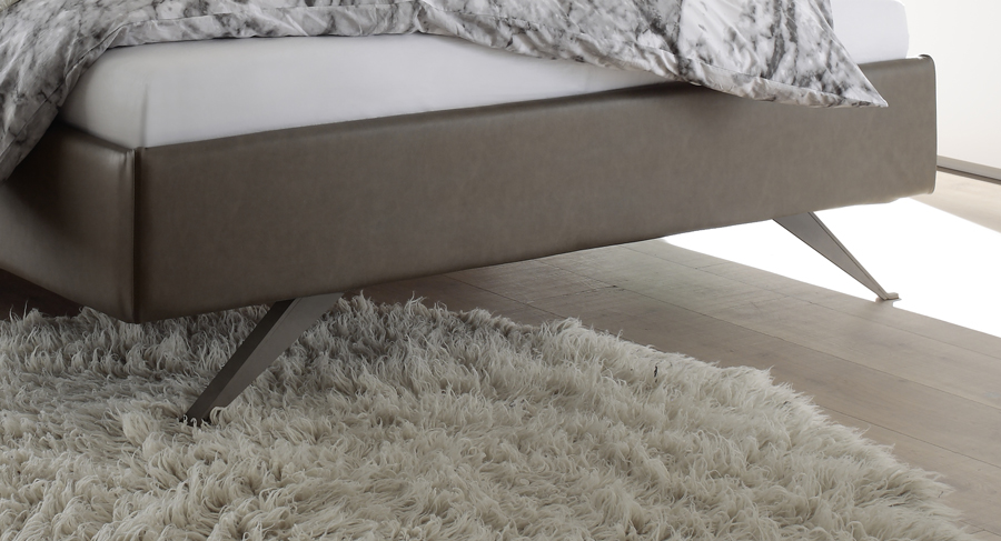 Letto imbottito Titanium in ecopelle Marrone