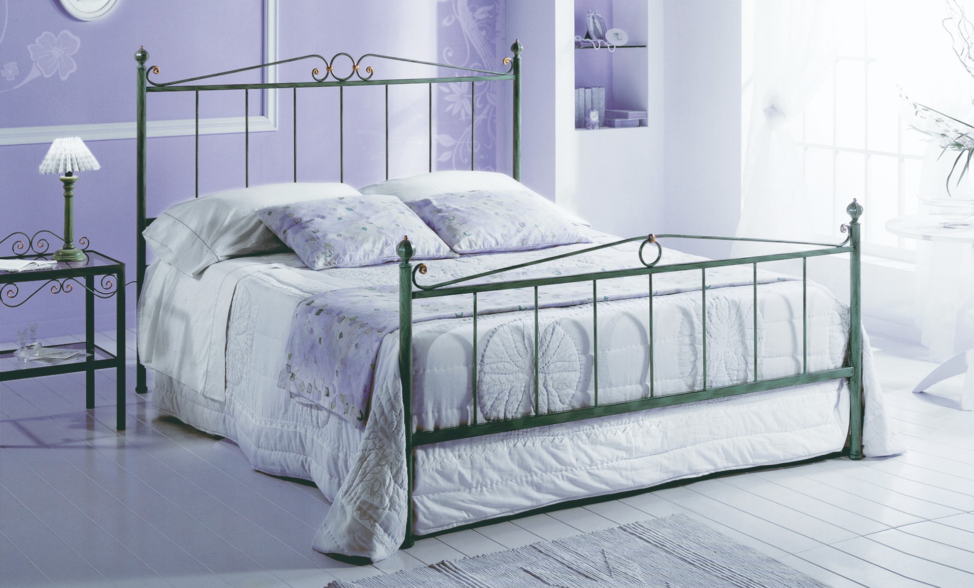 Letto in ferro Dolores, finitura Turchese anticato oro