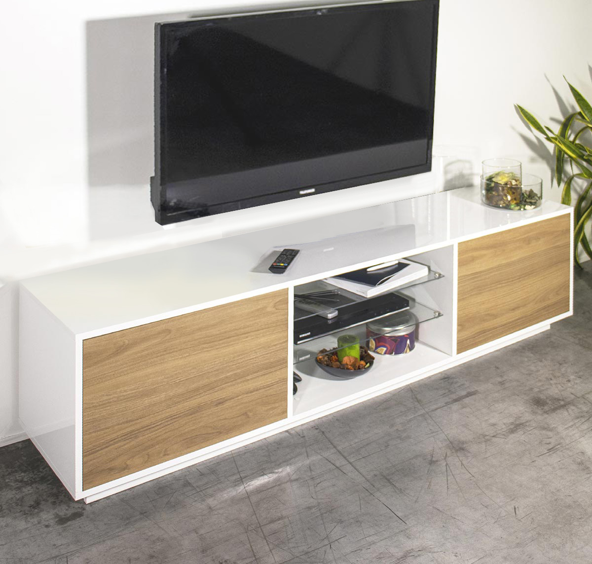 Moderno porta tv con due ante in noce caracalla e bianco lucido