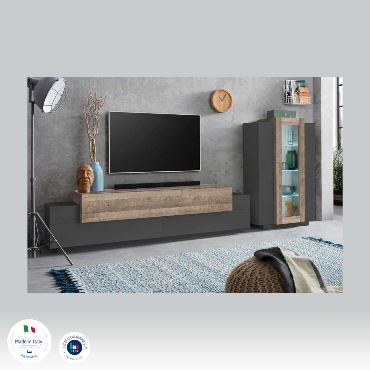 Soggiorno moderno con vetrina e porta tv in finitura Antracite e Oak