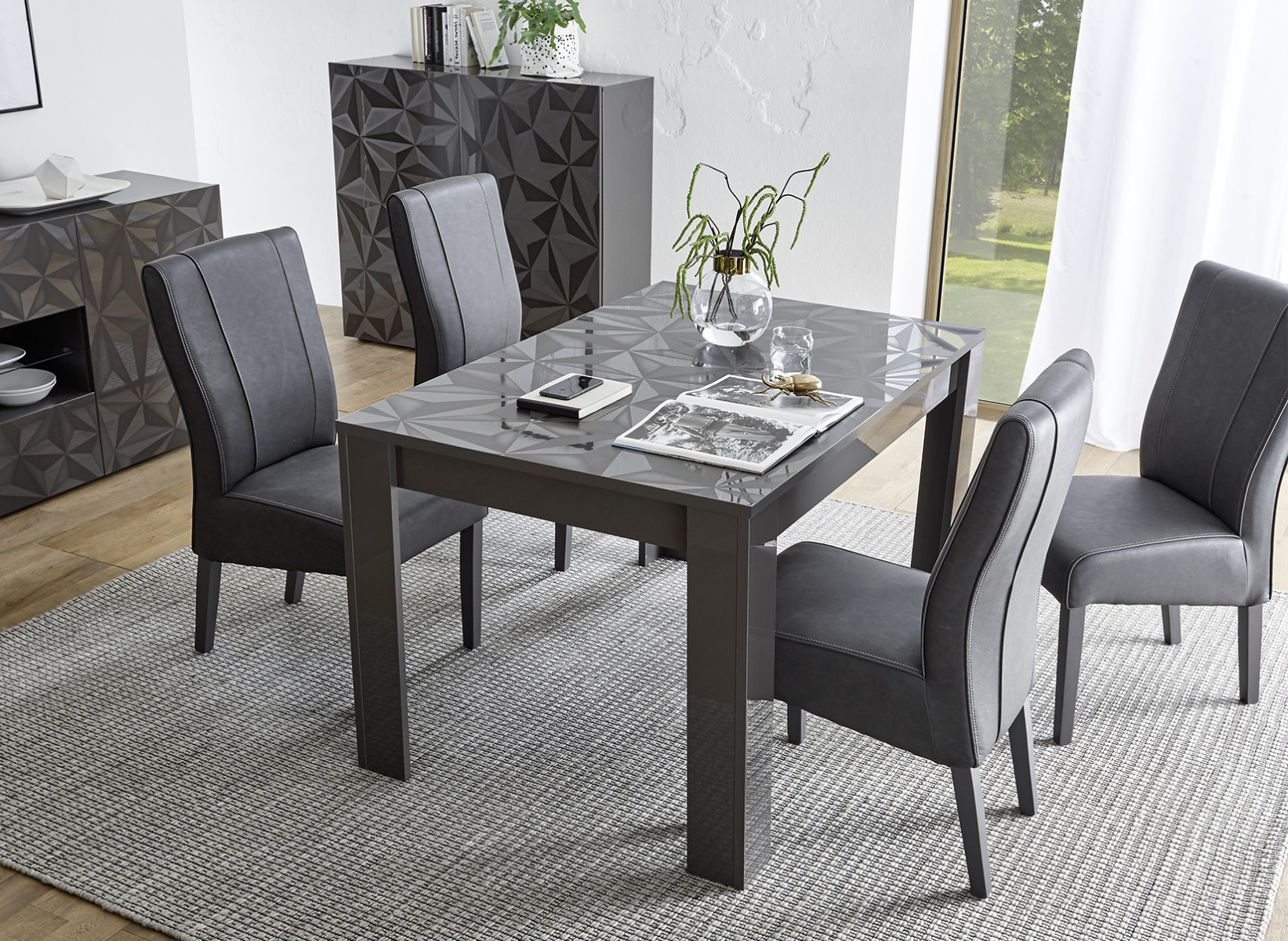 Tavolo moderno con serigrafia prismatica e 6 posti a sedere, finitura grigio lucido