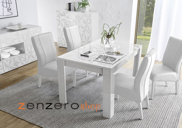 Sala moderna completa di vetrina, madia 3 ante e tavolo allungabile finitura bianca con serigrafia prismatica