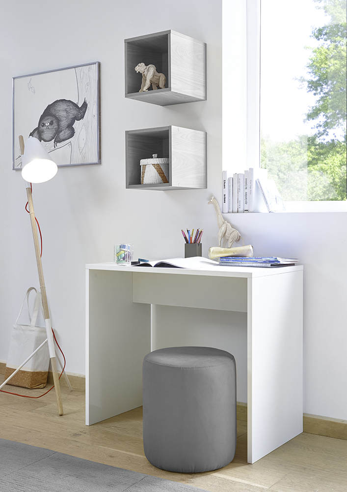 Letto Vertigo bianco in ecopelle imbottito una piazza e mezza, testiera righe