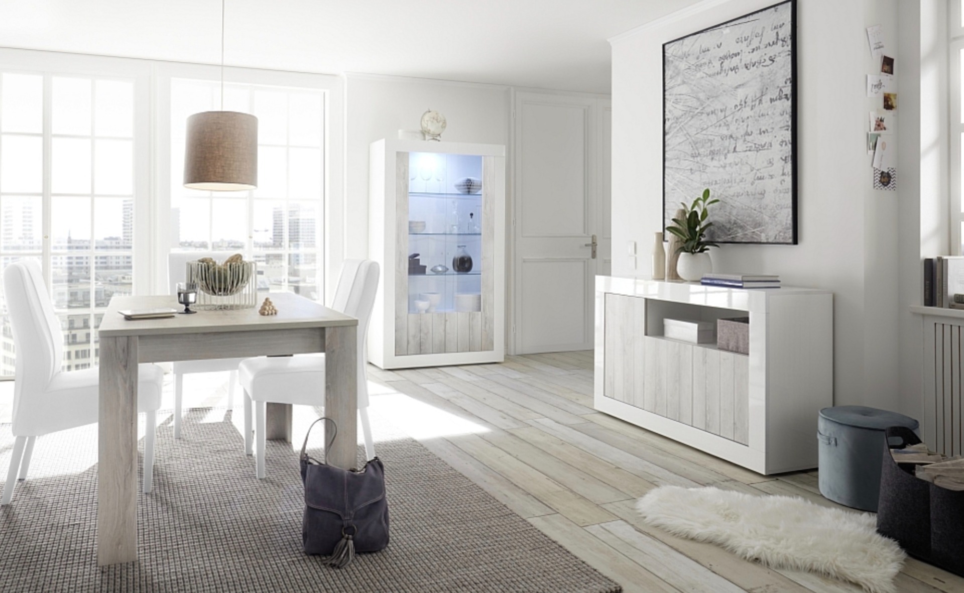 Vetrina moderna con 3 ripiani in vetro e 2 ante, finitura Bianca Lucida e Pino Bianco