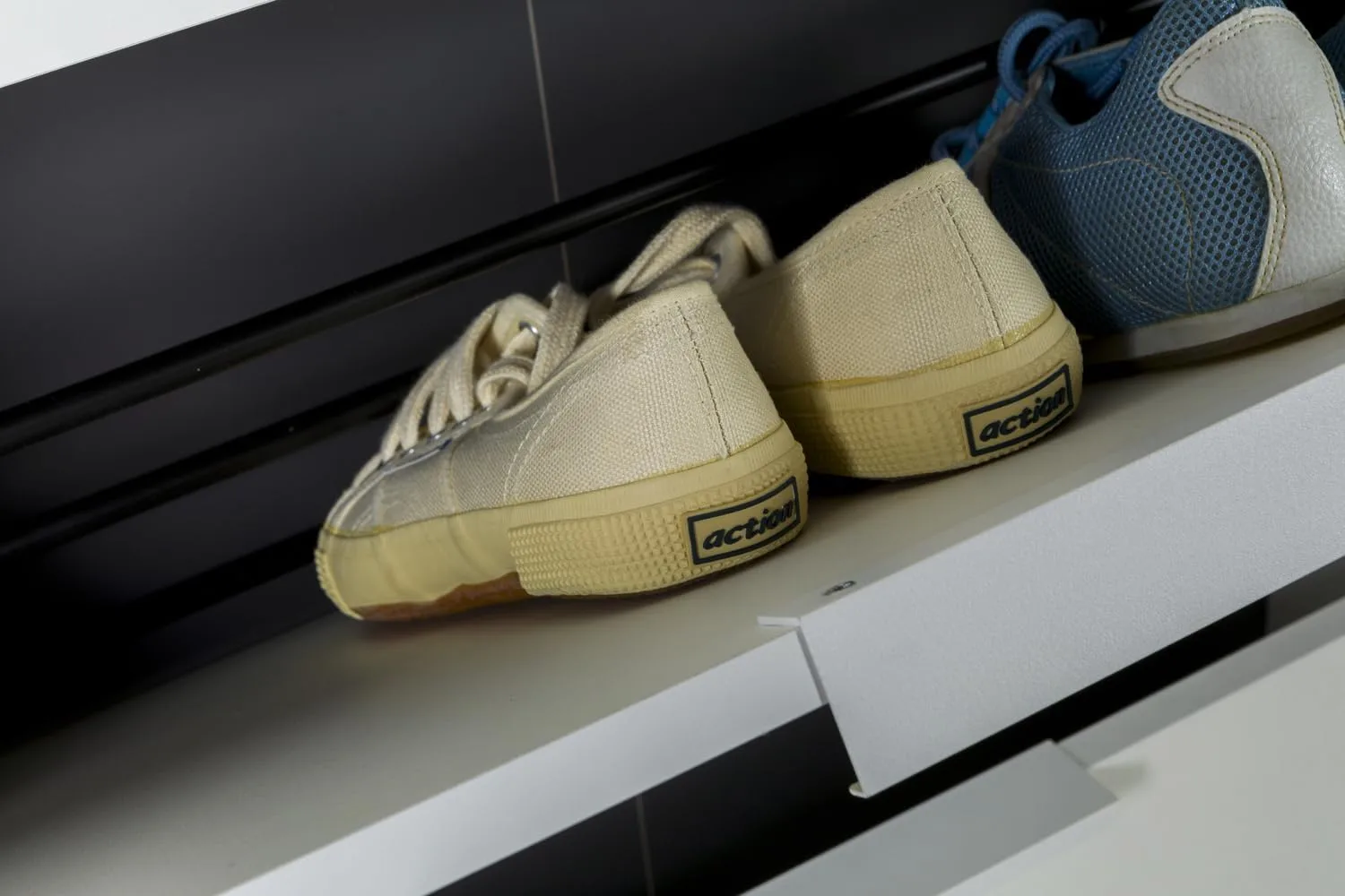 scarpiera bianca moderna