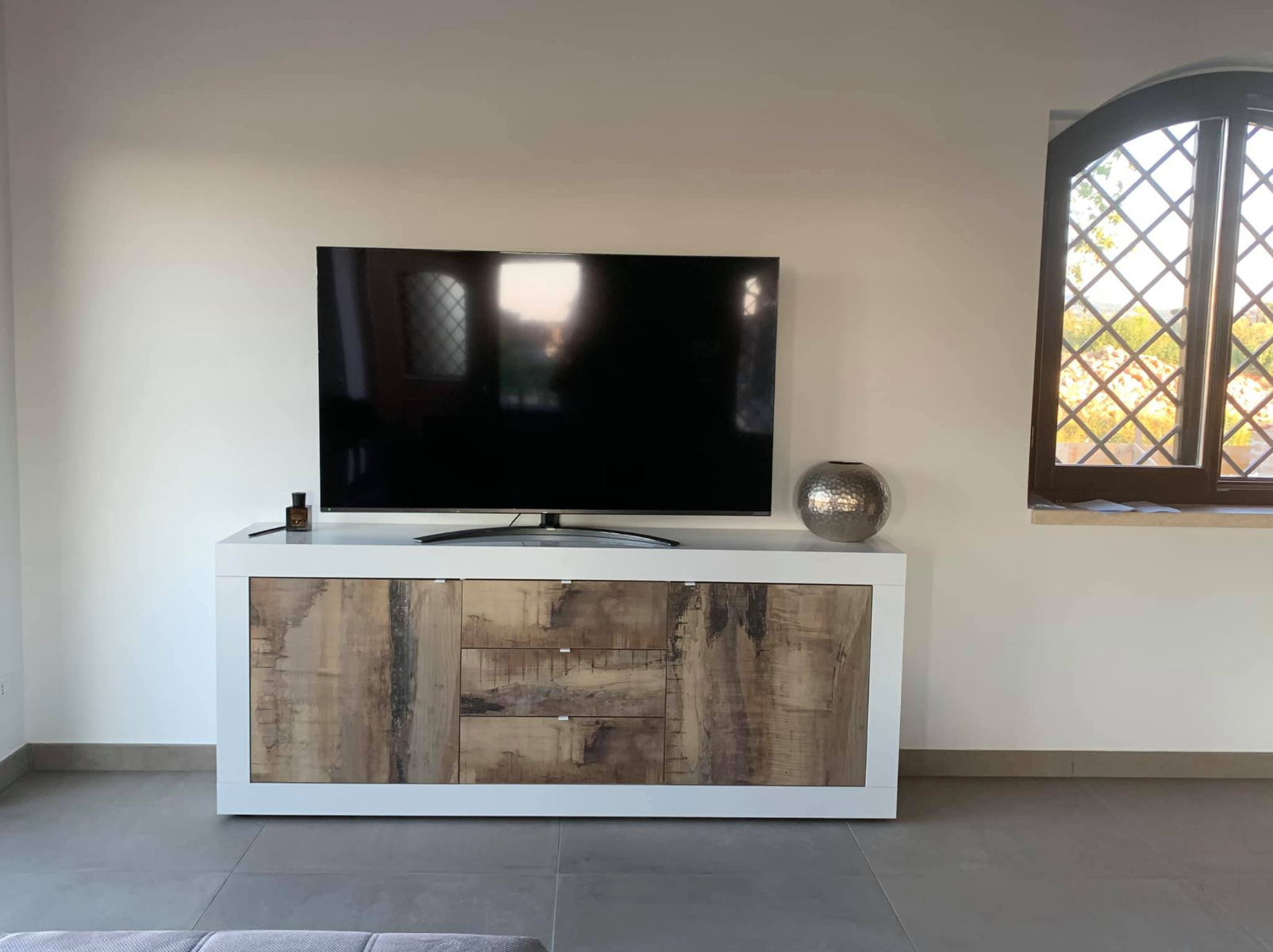 Credenza con ante e cassetti pero, struttura Bianca