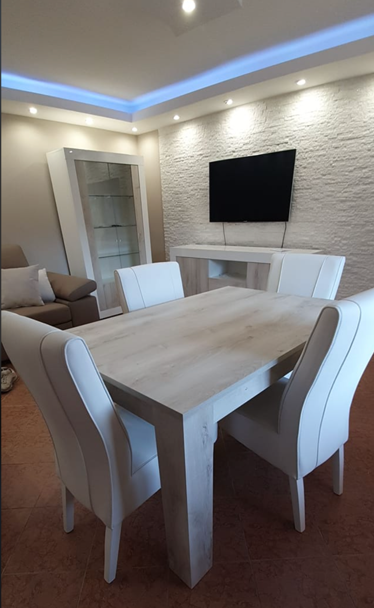 Tavolo allungabile in finitura pino bianco