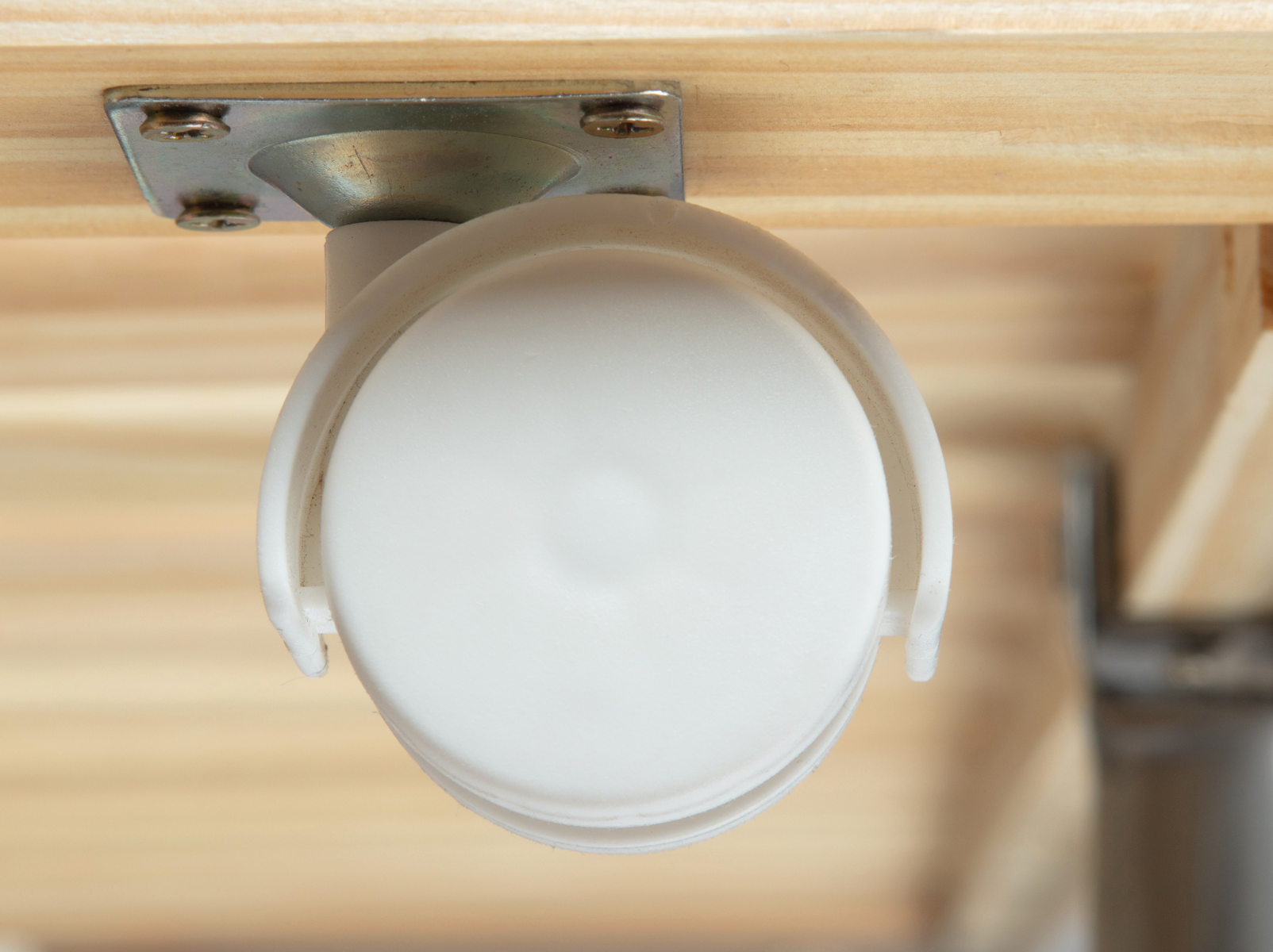 Divano letto con secondo letto ad estrazione alla pari del primo bianco 