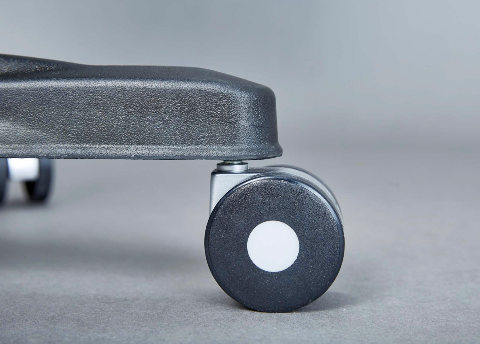 Poltrona da ufficio regolabile in altezza, funzionale colore grigio scuro