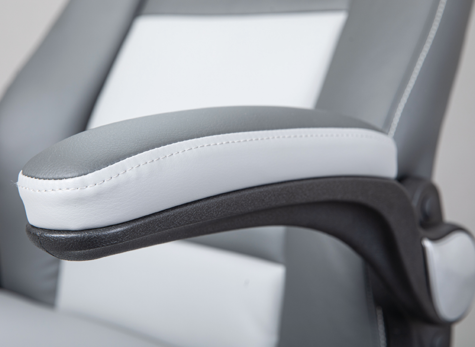 Pratico Poltrona da ufficio con ruote, colore grigio