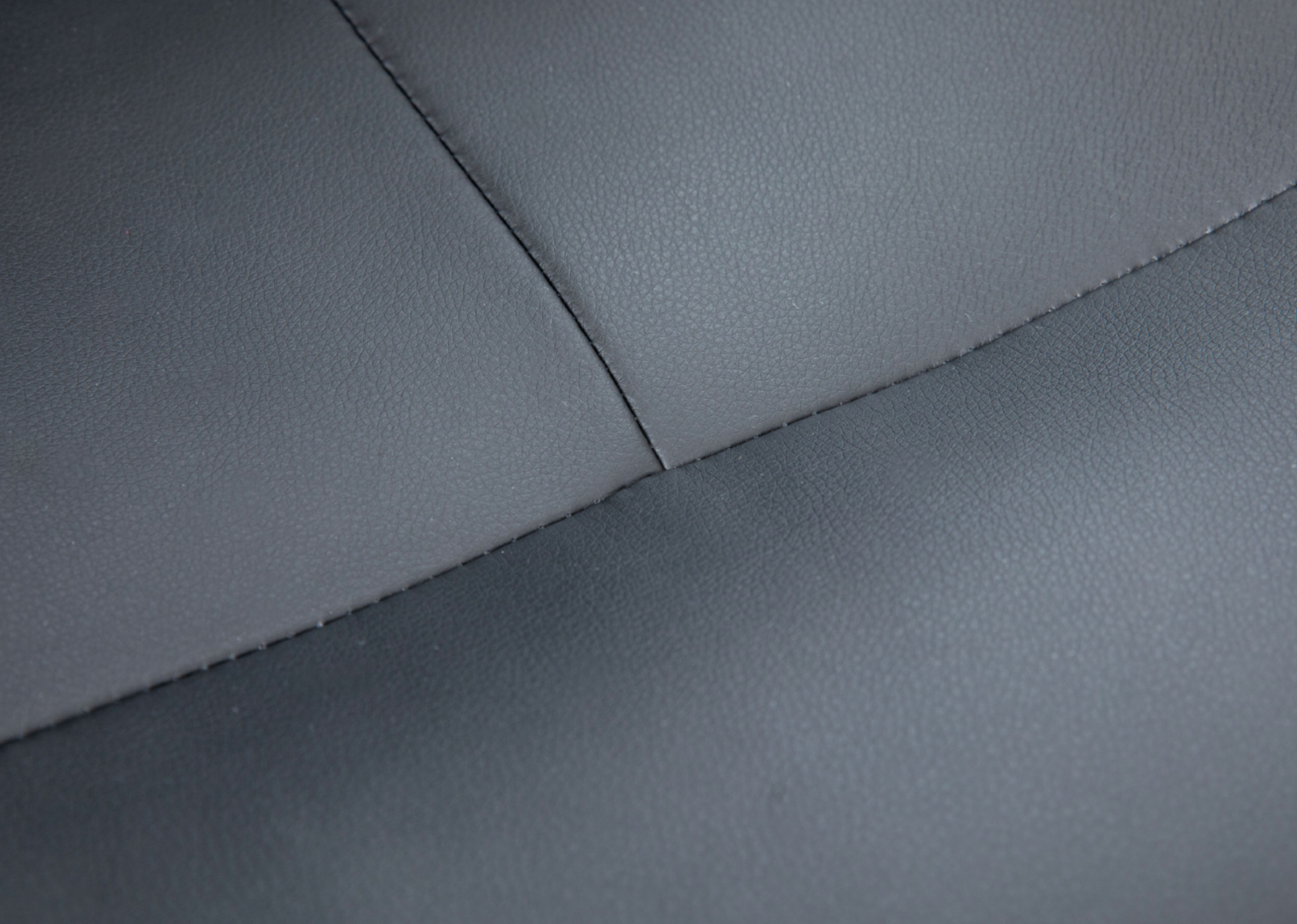 Poltrona da ufficio, nera, in ecopelle con ruote