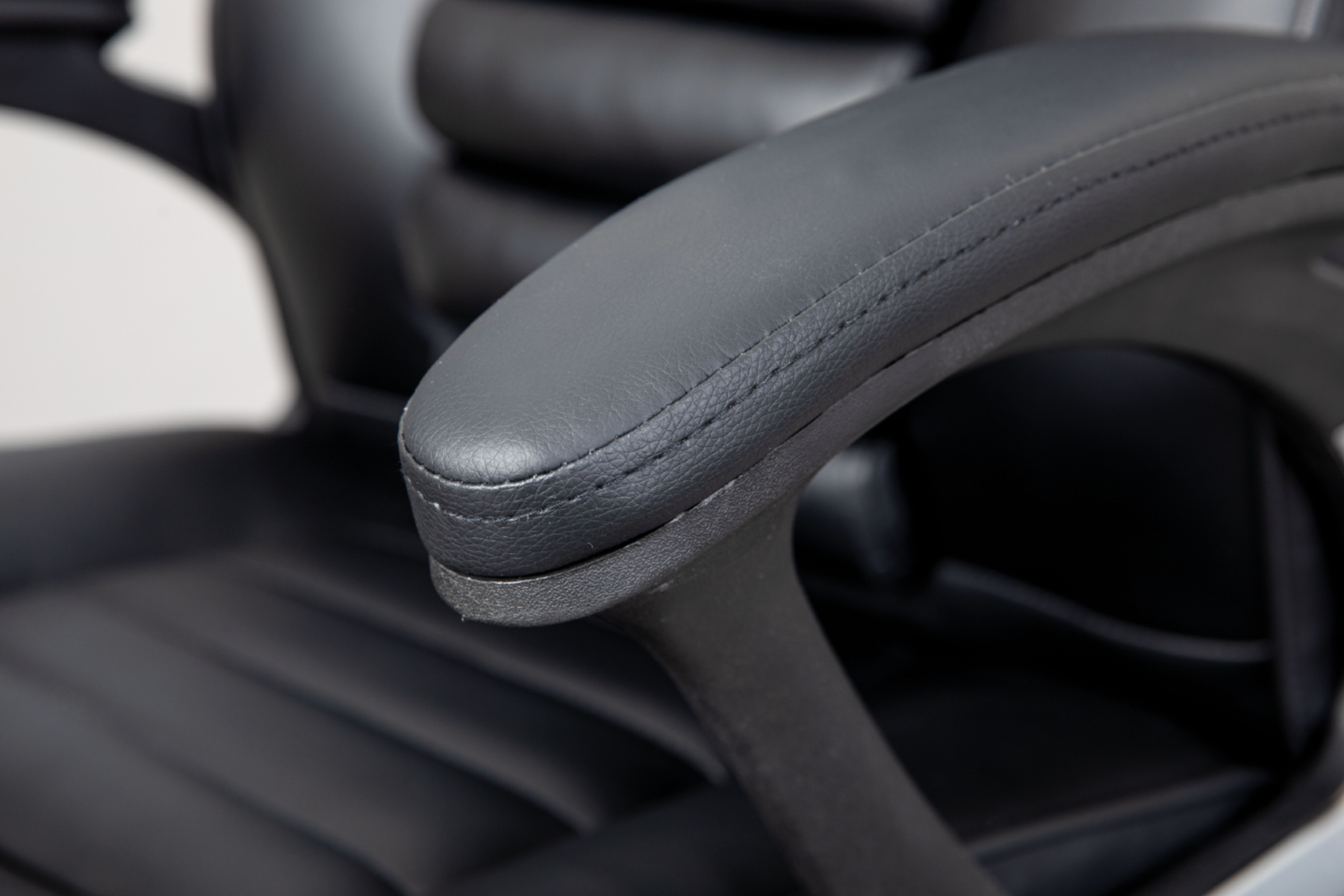 Elegante Poltrona da ufficio, nera, in ecopelle 