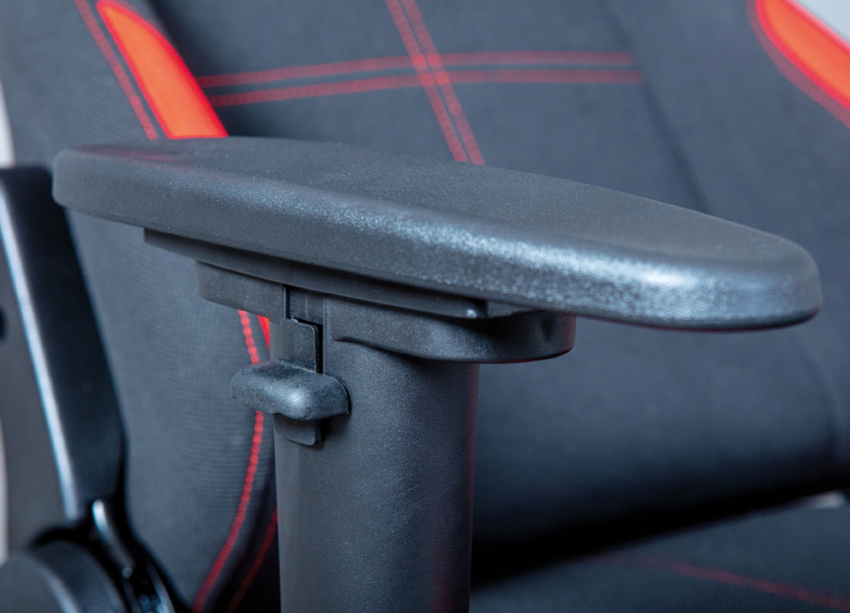 Poltrona da gaming in ecopelle nero/rossa, ruote con freno