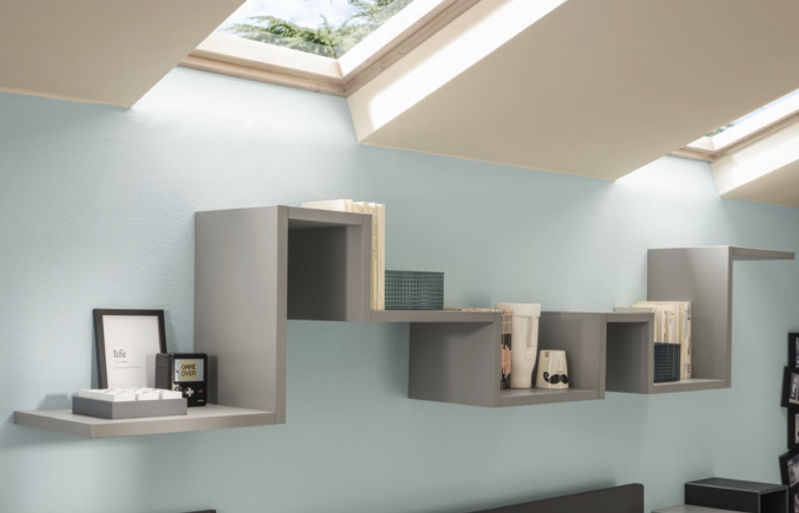 Libreria di design sospesa Moretti Compact, color grigio alluminio