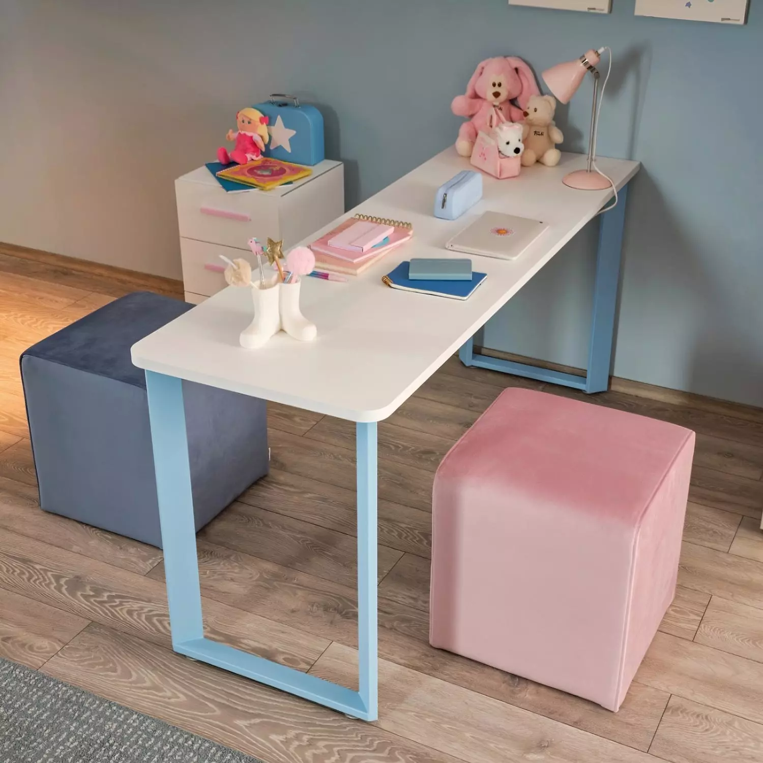 scrivania bianco luce