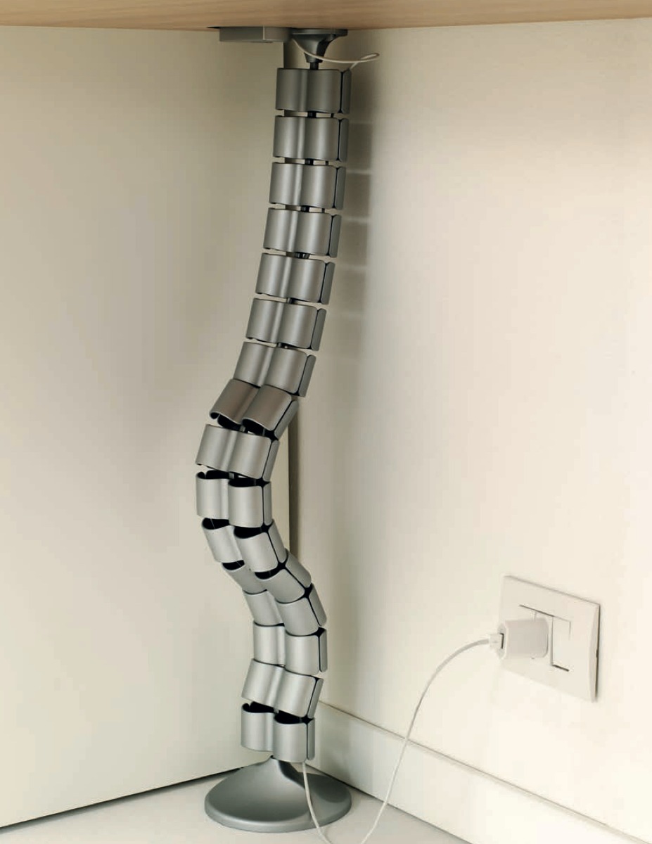 Scrivania con cassettiera Moretti Compact, finitura Olmo e Senape laccato