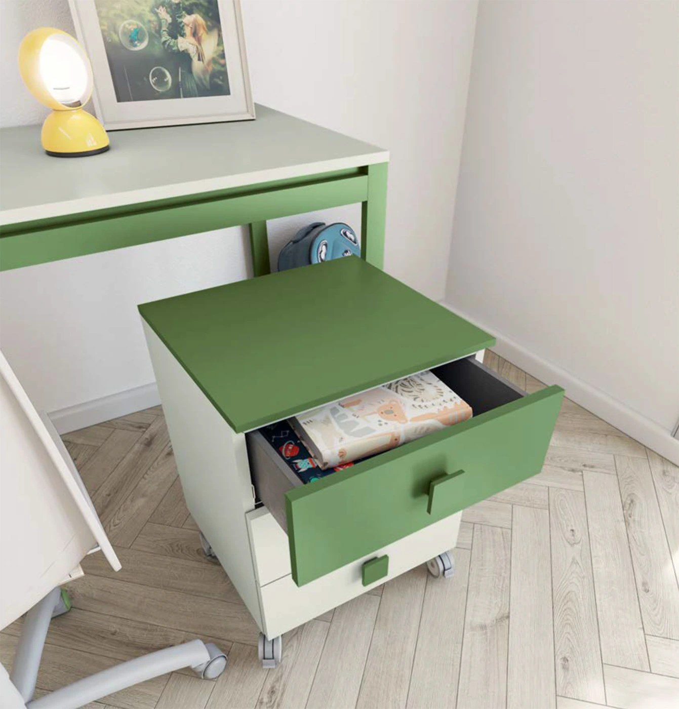 scrivania bianca e verde