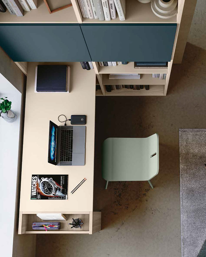 Zona studio moderna con libreria e scrivania finitura Petrolio, Orzo e Olmo 