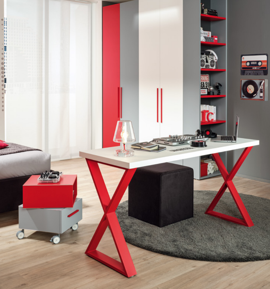 Scrivania per ragazzi Moretti Compact, finitura Bianco luce e Ciliegia laccato