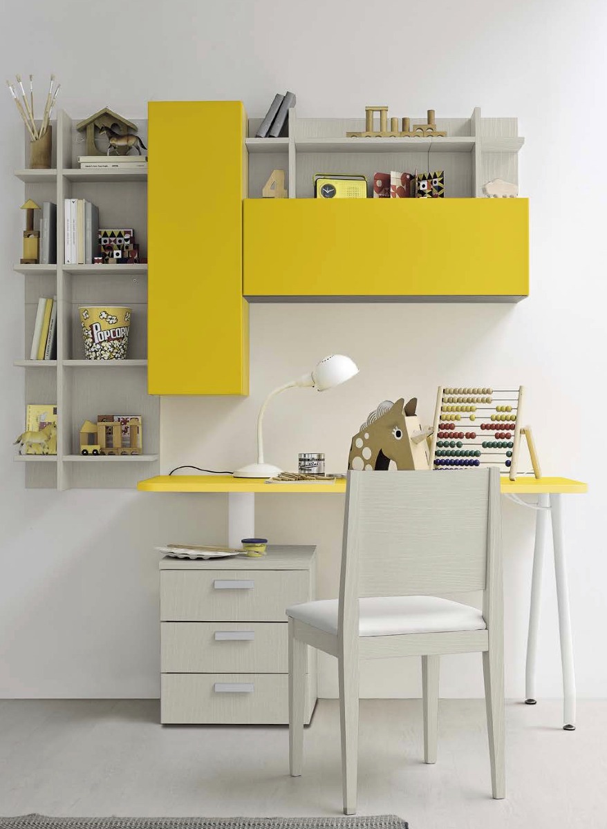 Scrivania con cassettiera, finitura Rovere dorian e Giallo zafferano