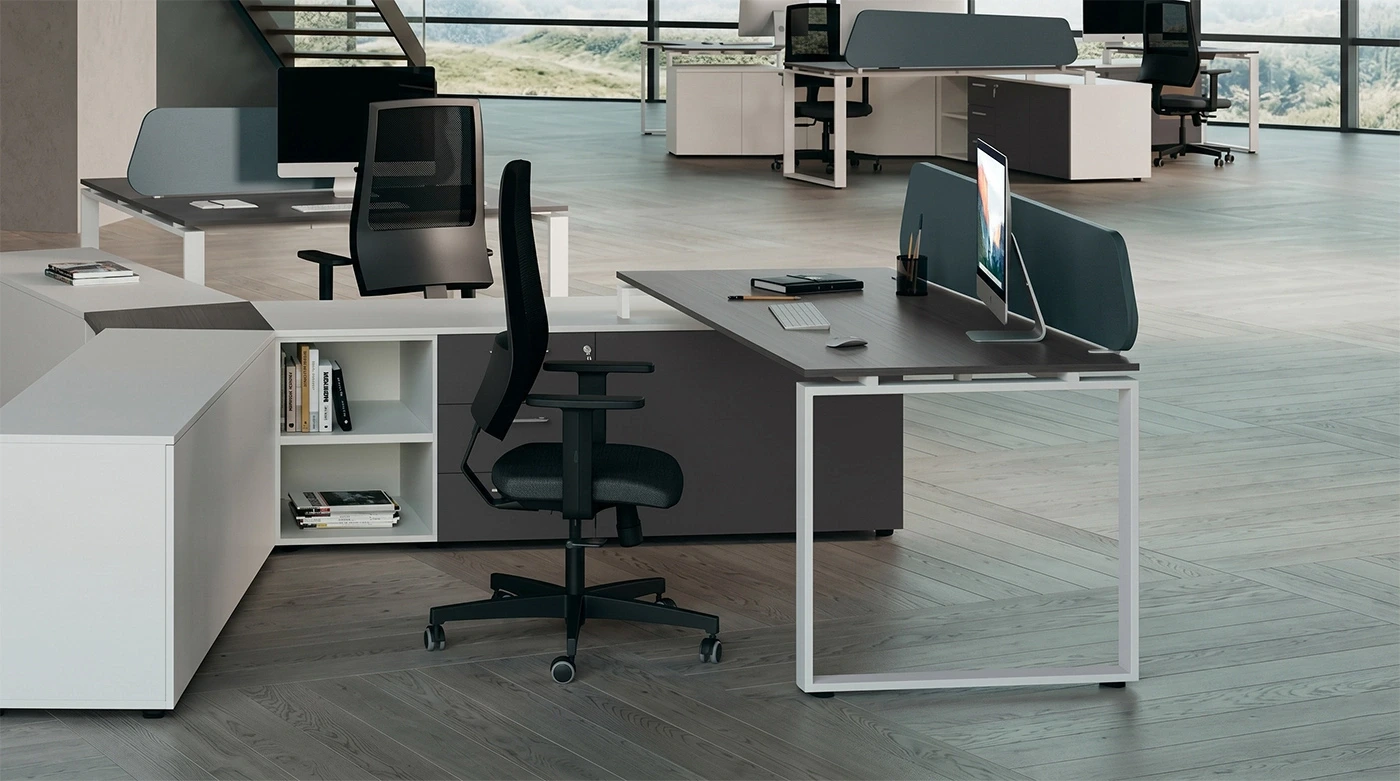 Scrivania angolare con mobiletto contenitore L.240 H.75 P.100/182, Cadaques, Grigio titanio, Bianco opaco