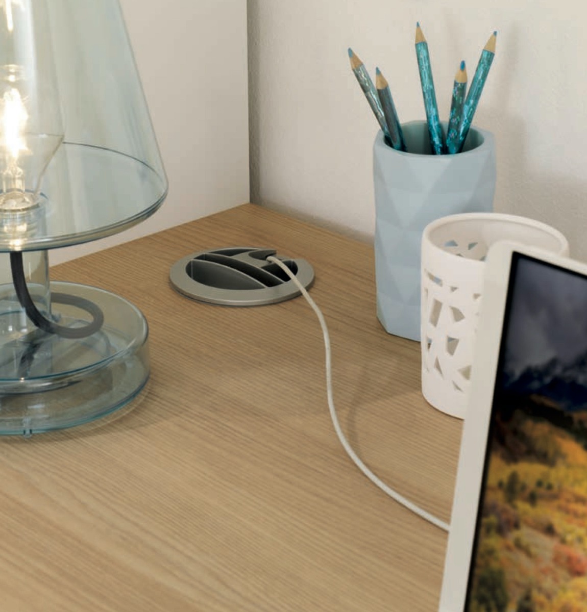 Scrivania con cassettiera Moretti Compact, finitura Olmo e Senape laccato