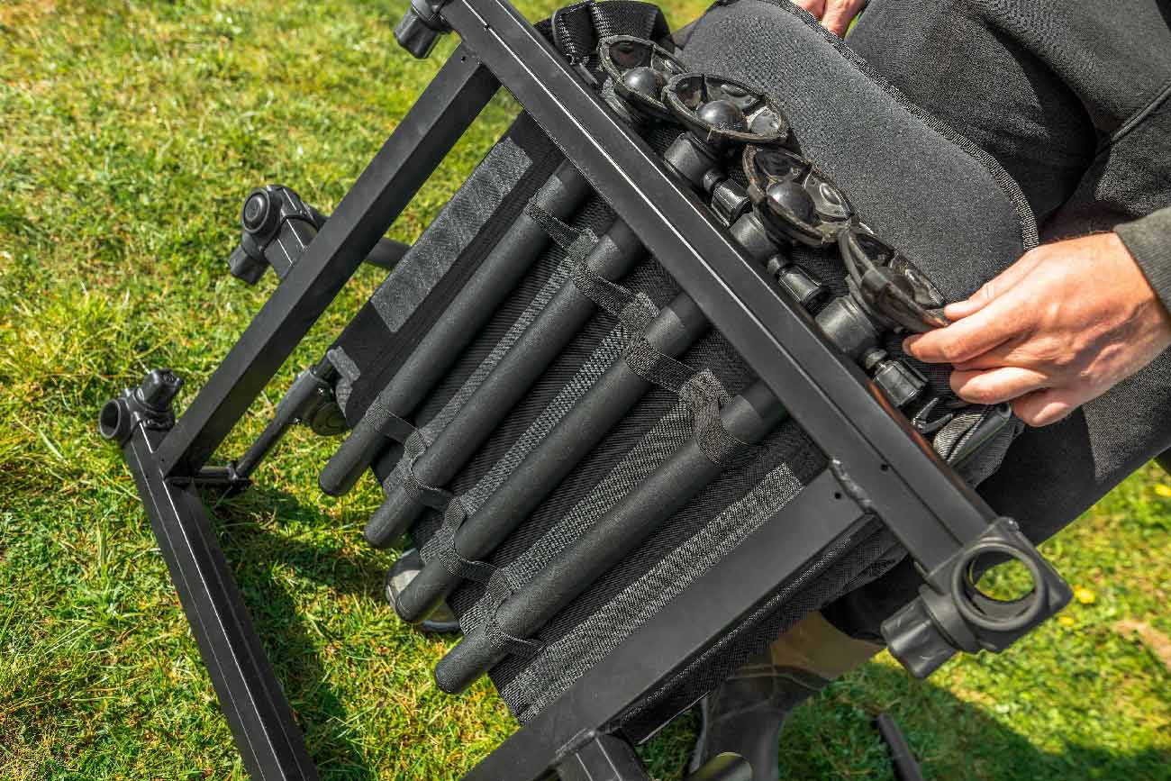 Sedia Preston Absolute 36 Feeder Chair, blu e nera  in offerta