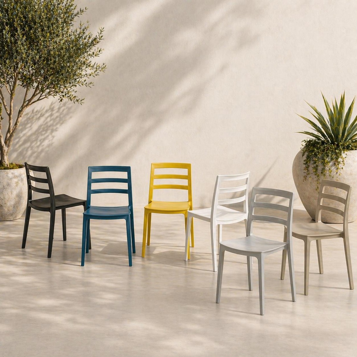 Sedia in polipropilene moderna, disponibile in diversi colori