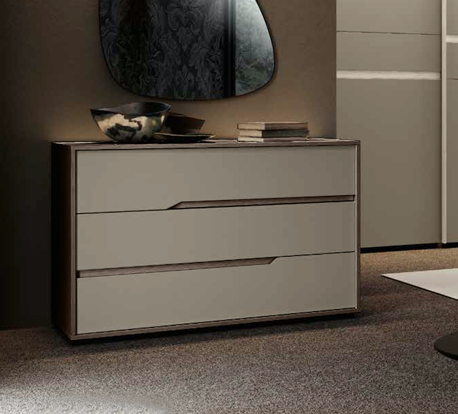 Comò con maniglie a gola, 3 cassetti, Noce moro e Grigio seta