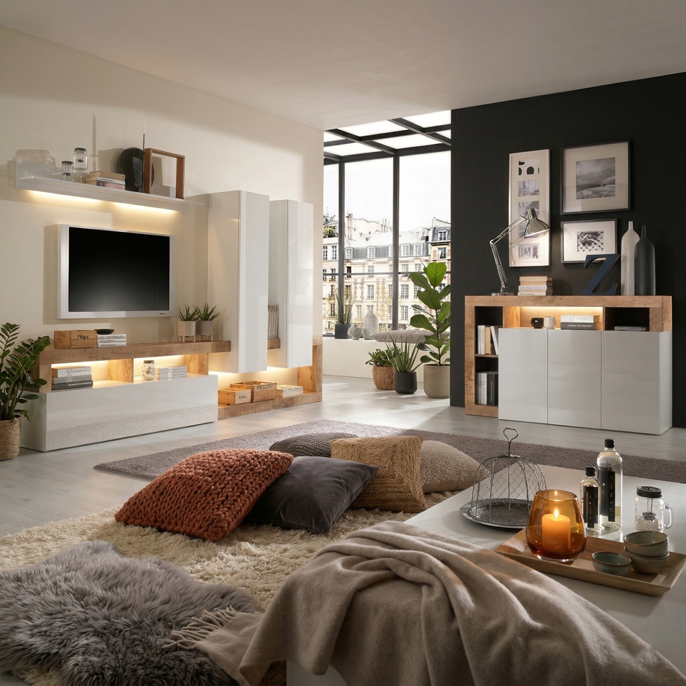 Soggiorno moderno con parete attrezzata e madia a 3 ante in finitura bianco lucido e pero