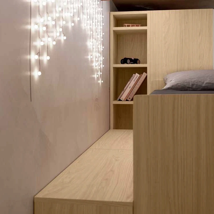 Cameretta soppalco con passerella, Rovere nordico e Bianco opaco