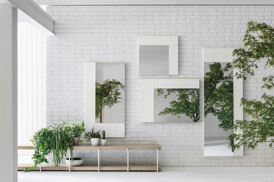 Specchiera da muro con cornice, finitura bianco gesso opaco