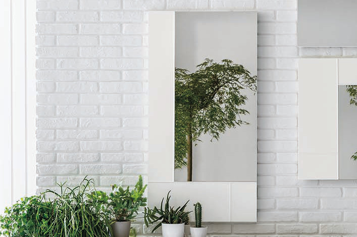 Specchio di design verticale, disponibile in diverse finiture 