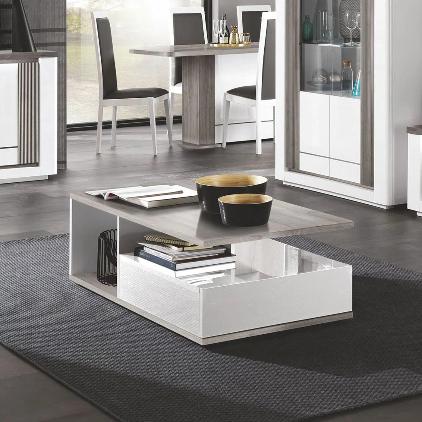 tavolo da soggiorno capiente