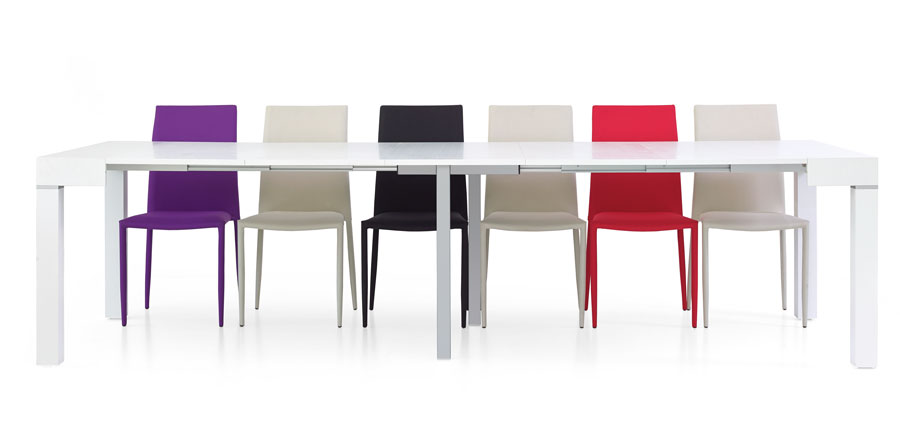 Tavolo consolle allungabile in legno, finitura bianco frassinato, apertura con binario