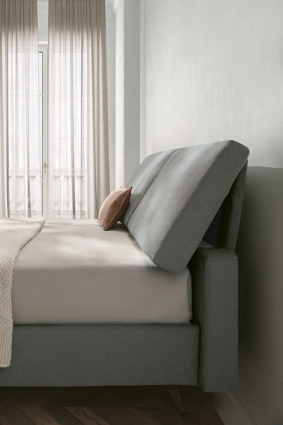 letto con testata reclinabile