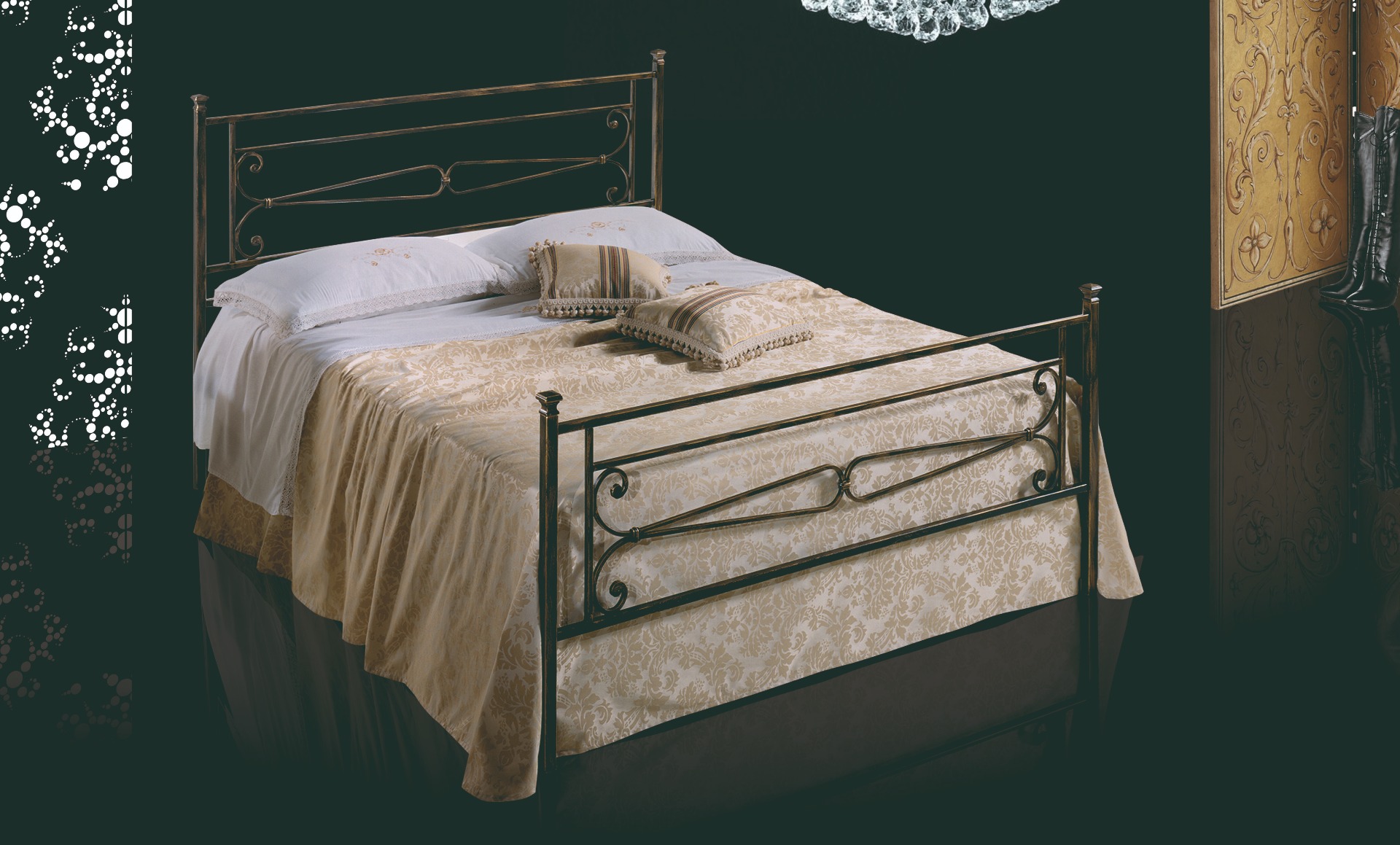 Letti ferro con testata e pediera lavorata, Nero opaco anticato oro