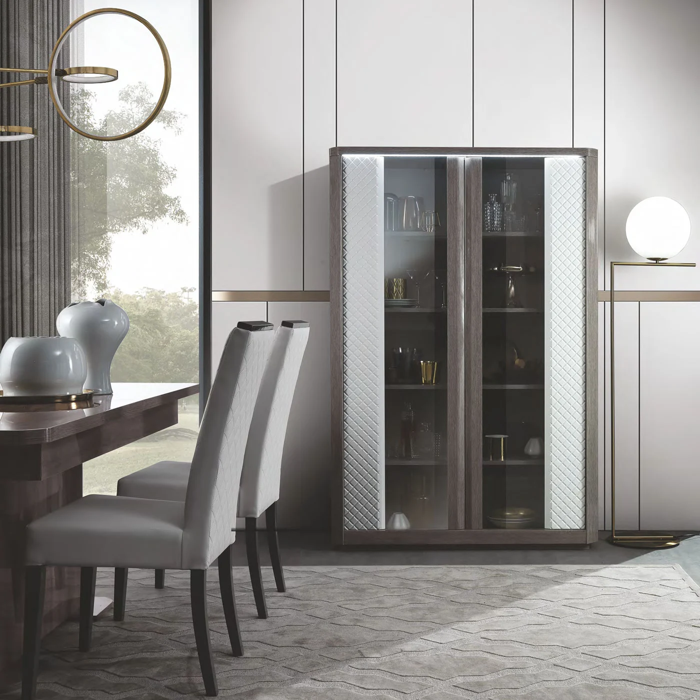 vetrina con due ante utile