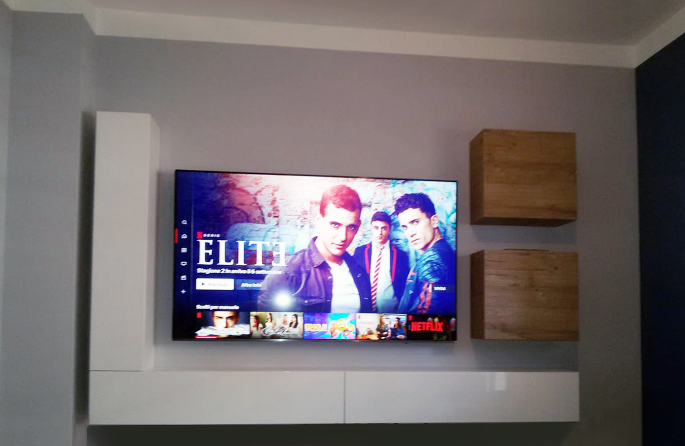 ACQUISTA ANCHE TU Parete attrezzata bianca laccata lucida e noce stelvio moderna 