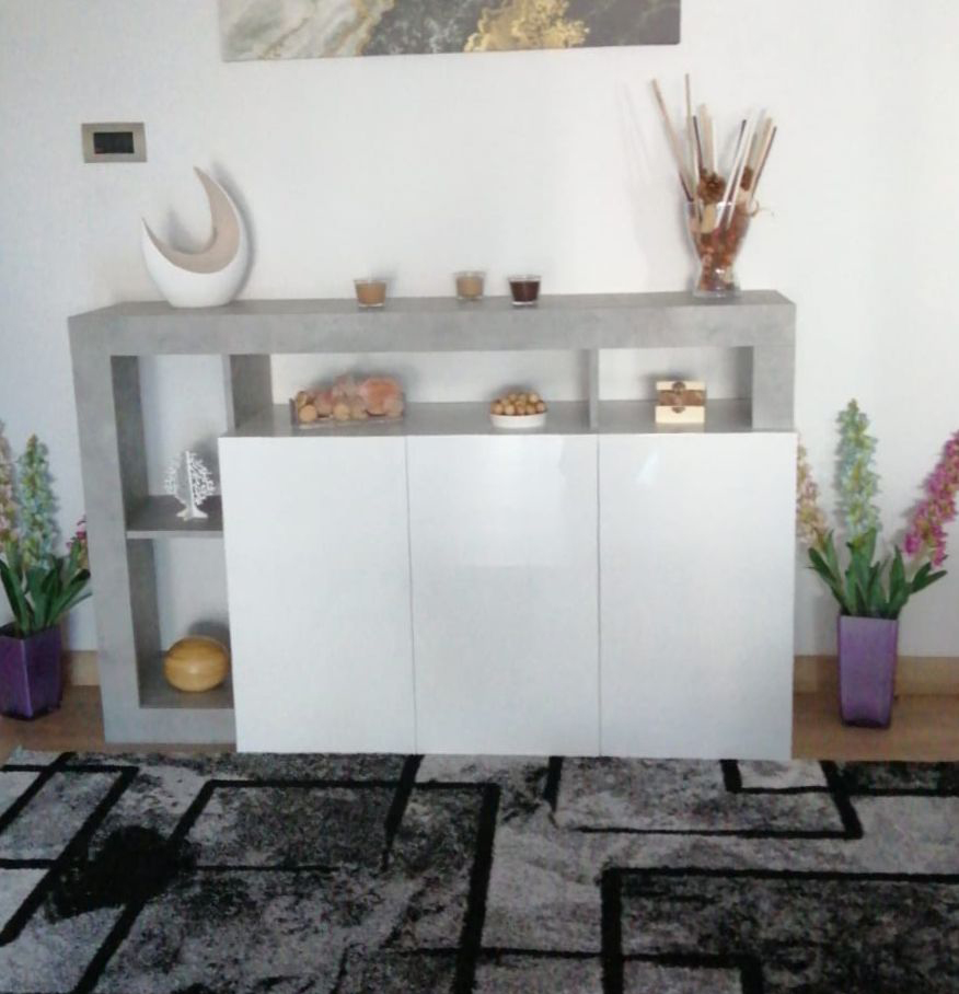 Madia in stile moderno a 3 ante in finitura bianco laccato lucido e Cemento