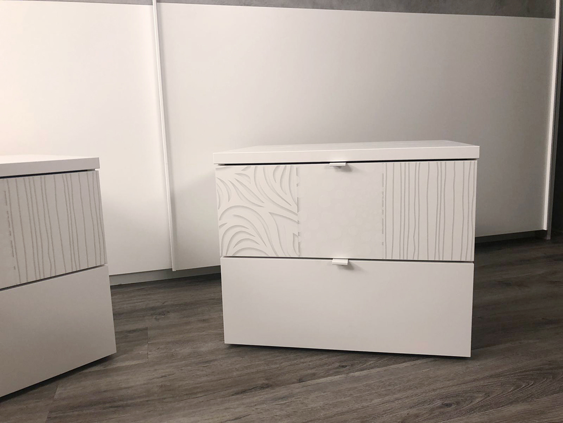 ACQUISTA ANCHE TU Comodino bianco serigrafato a 2 cassetti 