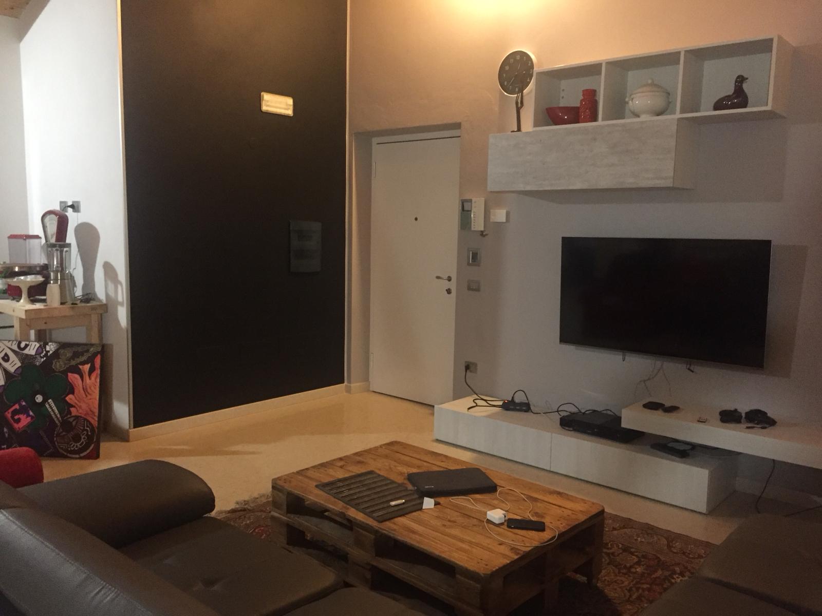 ACQUISTA ANCHE TU Parete attrezzata con apertura push pull e chiusure rallentate, Olmo e Cemento 